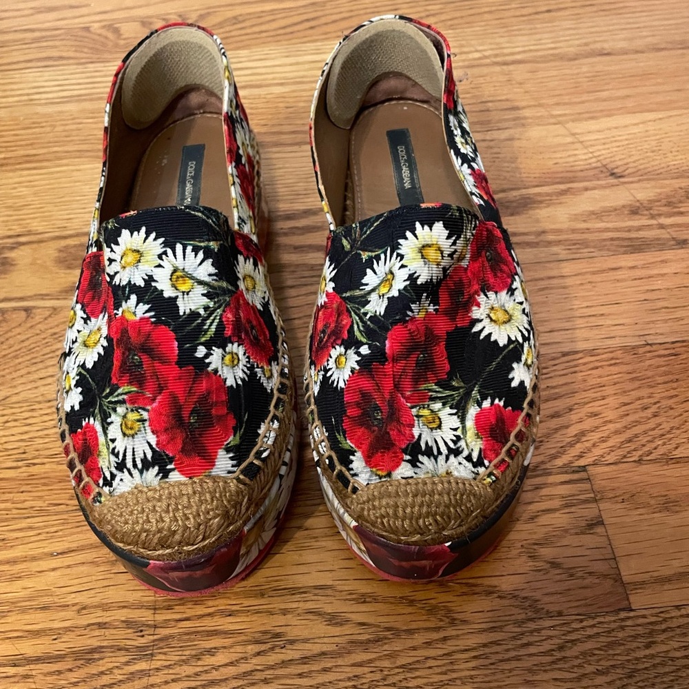 Dolce and Gabbana platform